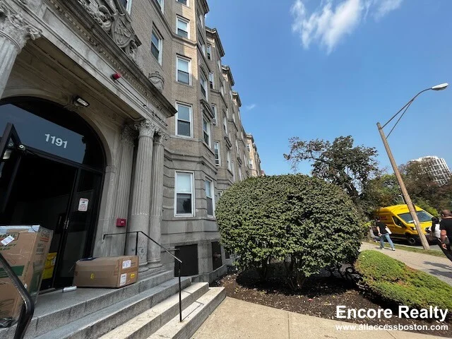 1 bed, 1 bath apartment for rent at 1191 Boylston St Unit 3, Fenway — photo 3 of 9