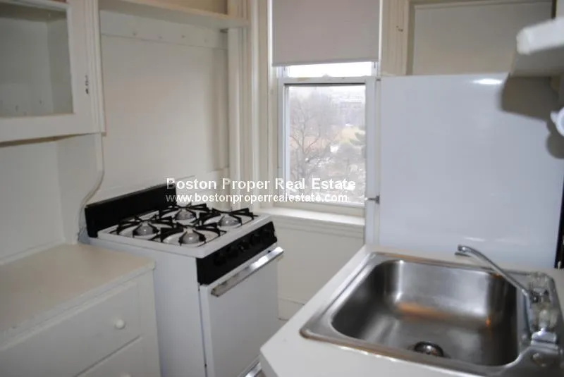 Studio bed, 1 bath apartment for rent at 1191 Boylston St Unit 50, Fenway — photo 3 of 10