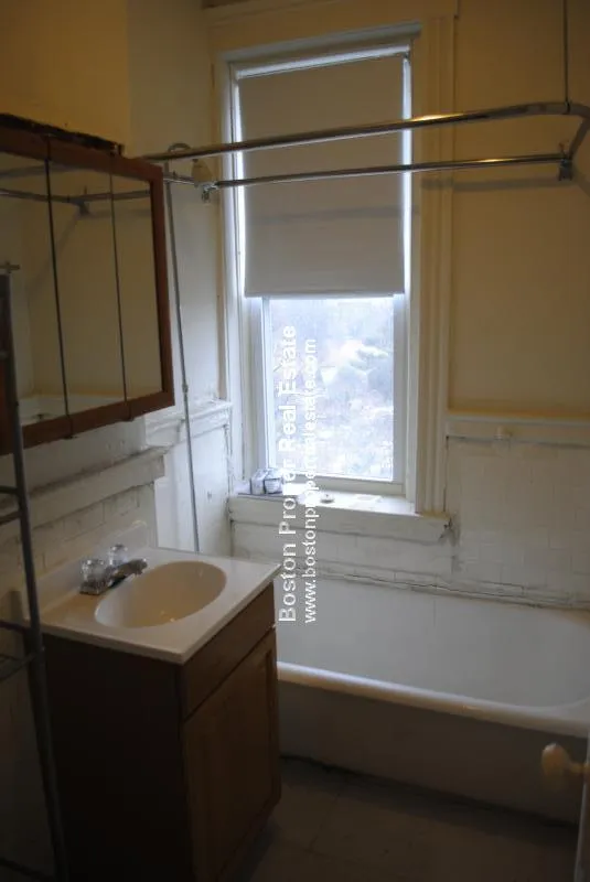 Studio bed, 1 bath apartment for rent at 1191 Boylston St Unit 50, Fenway — photo 6 of 10