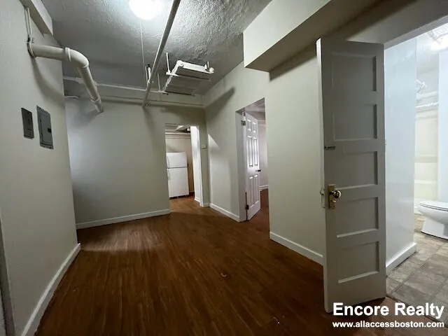 2 bed, 1 bath apartment for rent at 1191 Boylston St Unit 61, Fenway — photo 4 of 15
