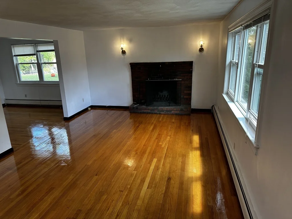 2 bed, 1 bath apartment for rent at 1193 Boylston St Unit 1193, Waban — photo 3 of 10