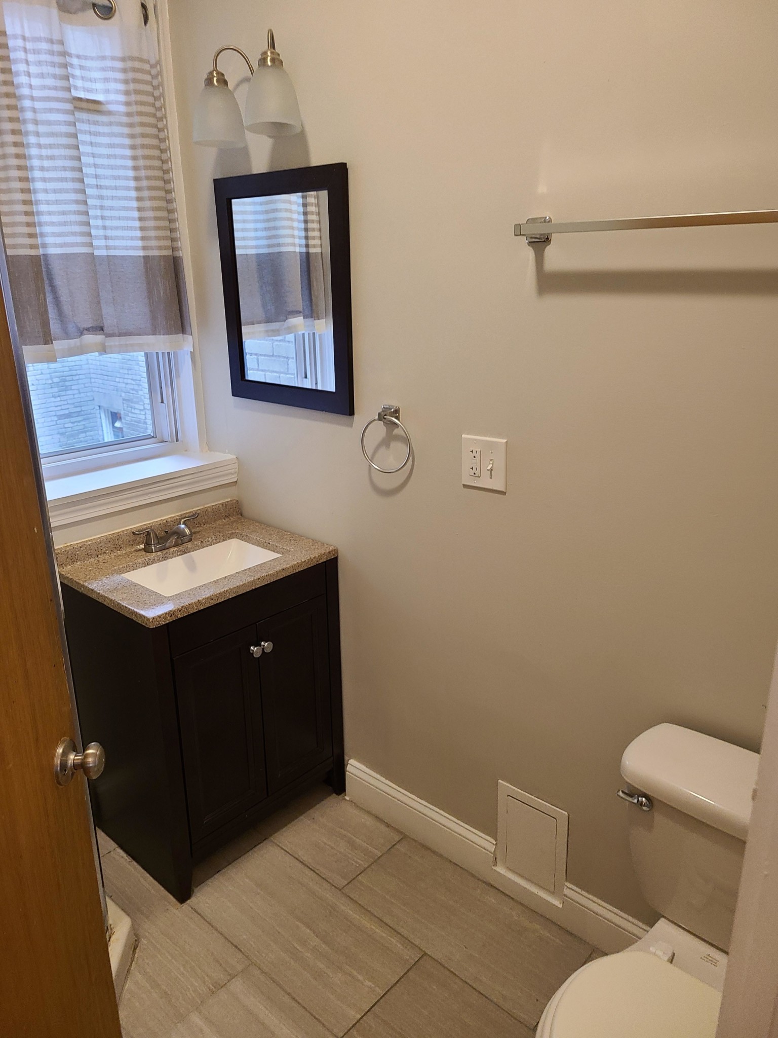 4 bed, 2 bath apartment for rent at 1193 Commonwealth Ave Unit 1, Allston — photo 16 of 31