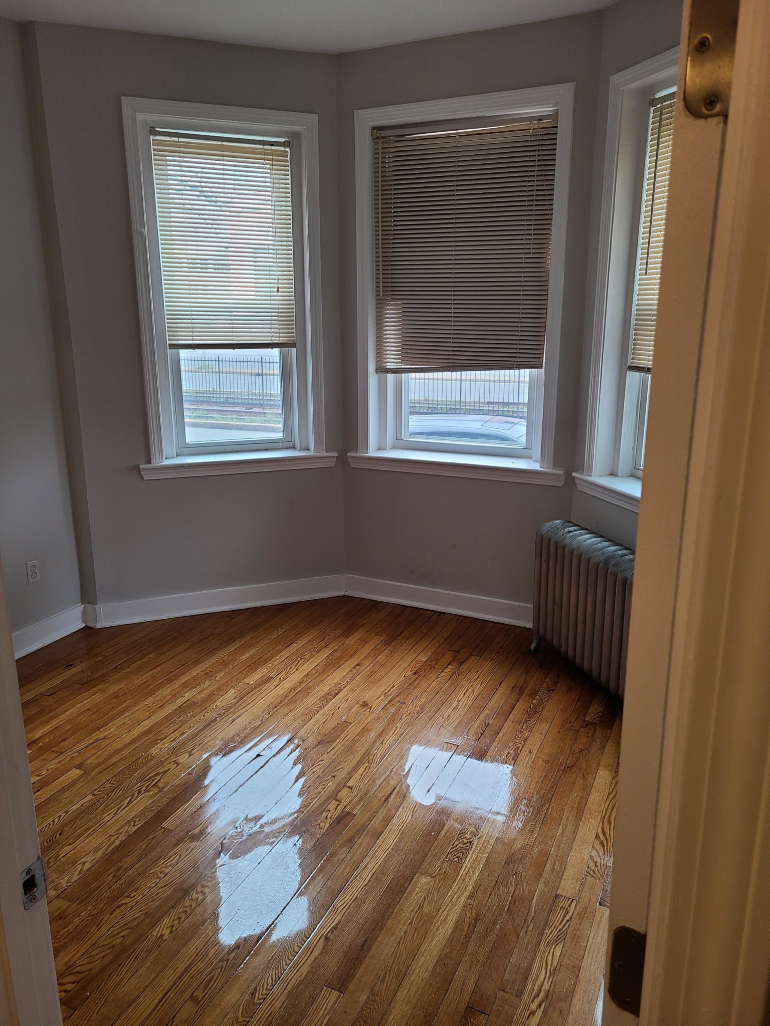 4 bed, 2 bath apartment for rent at 1193 Commonwealth Ave Unit 1, Allston — photo 5 of 31