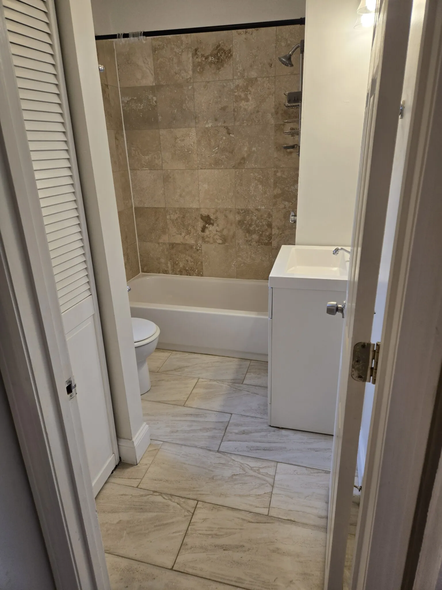 2 bed, 1 bath apartment for rent at 1193 Commonwealth Ave Unit 17, Allston — photo 3 of 14