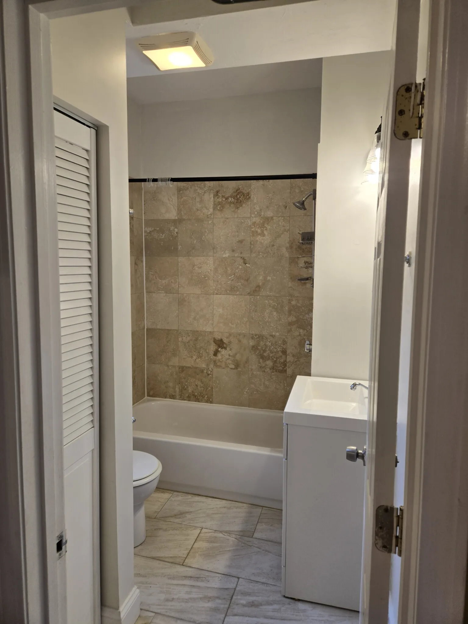 2 bed, 1 bath apartment for rent at 1193 Commonwealth Ave Unit 17, Allston — photo 4 of 14