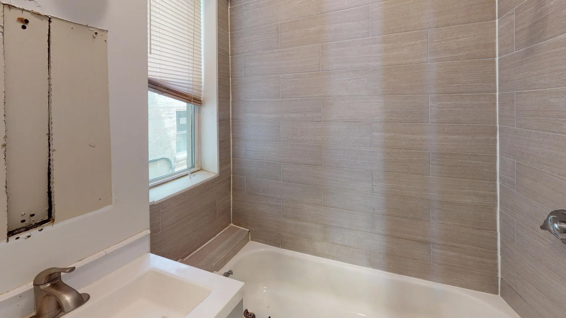 4 bed, 2 bath apartment for rent at 1193 Commonwealth Ave Unit 2, Allston — photo 76 of 89