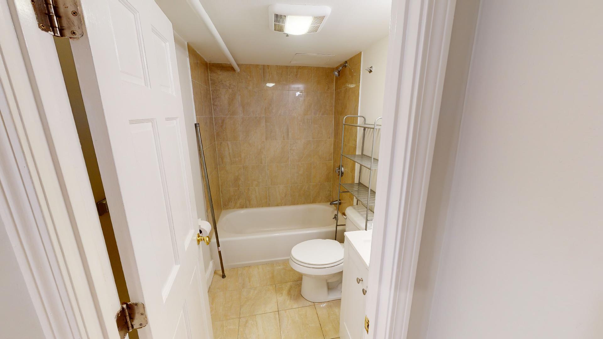 4 bed, 2 bath apartment for rent at 1193 Commonwealth Ave Unit 2, Allston — photo 27 of 48