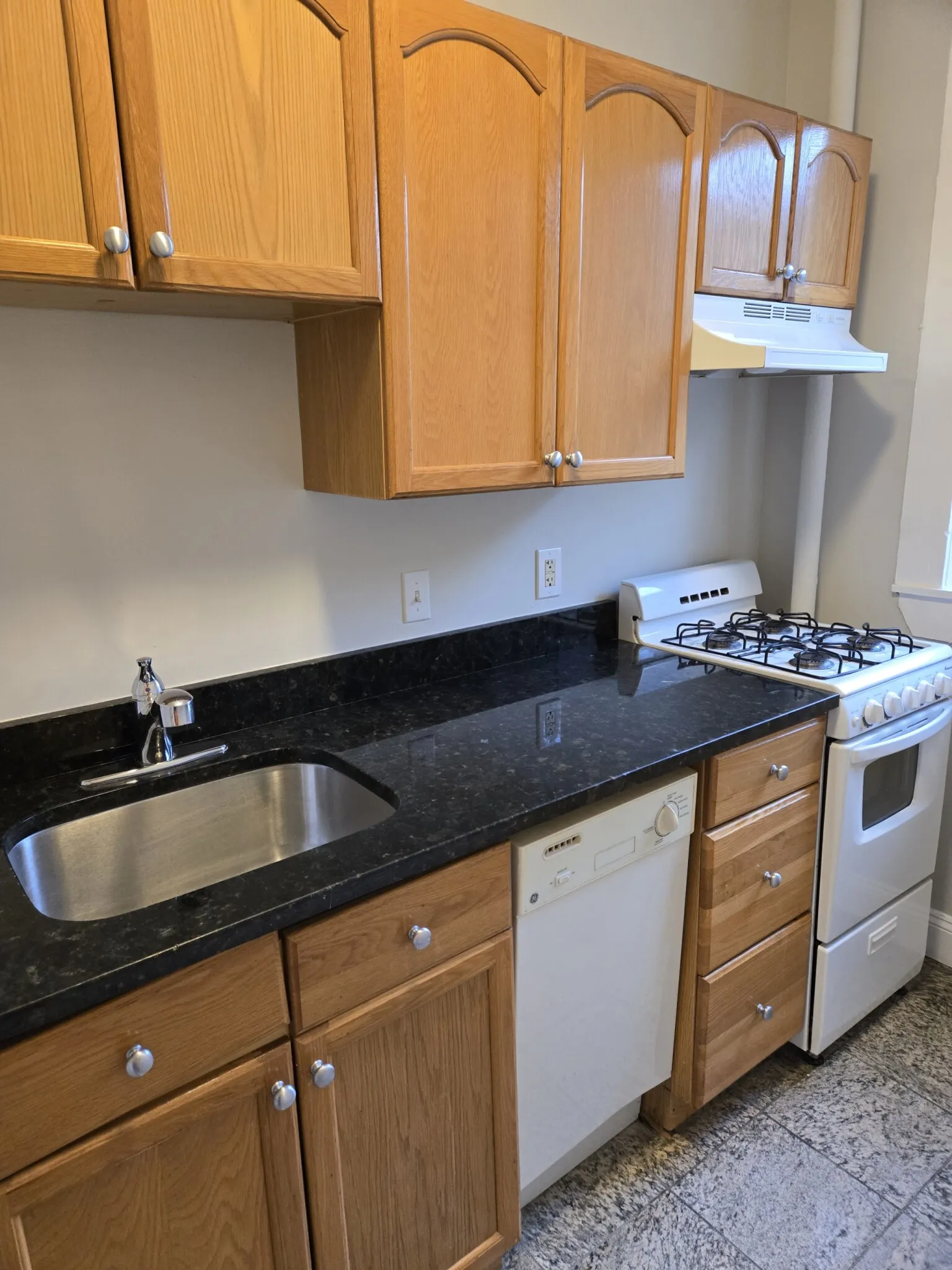 2 bed, 1 bath apartment for rent at 1193 Commonwealth Ave Unit 20, Allston — photo 2 of 12