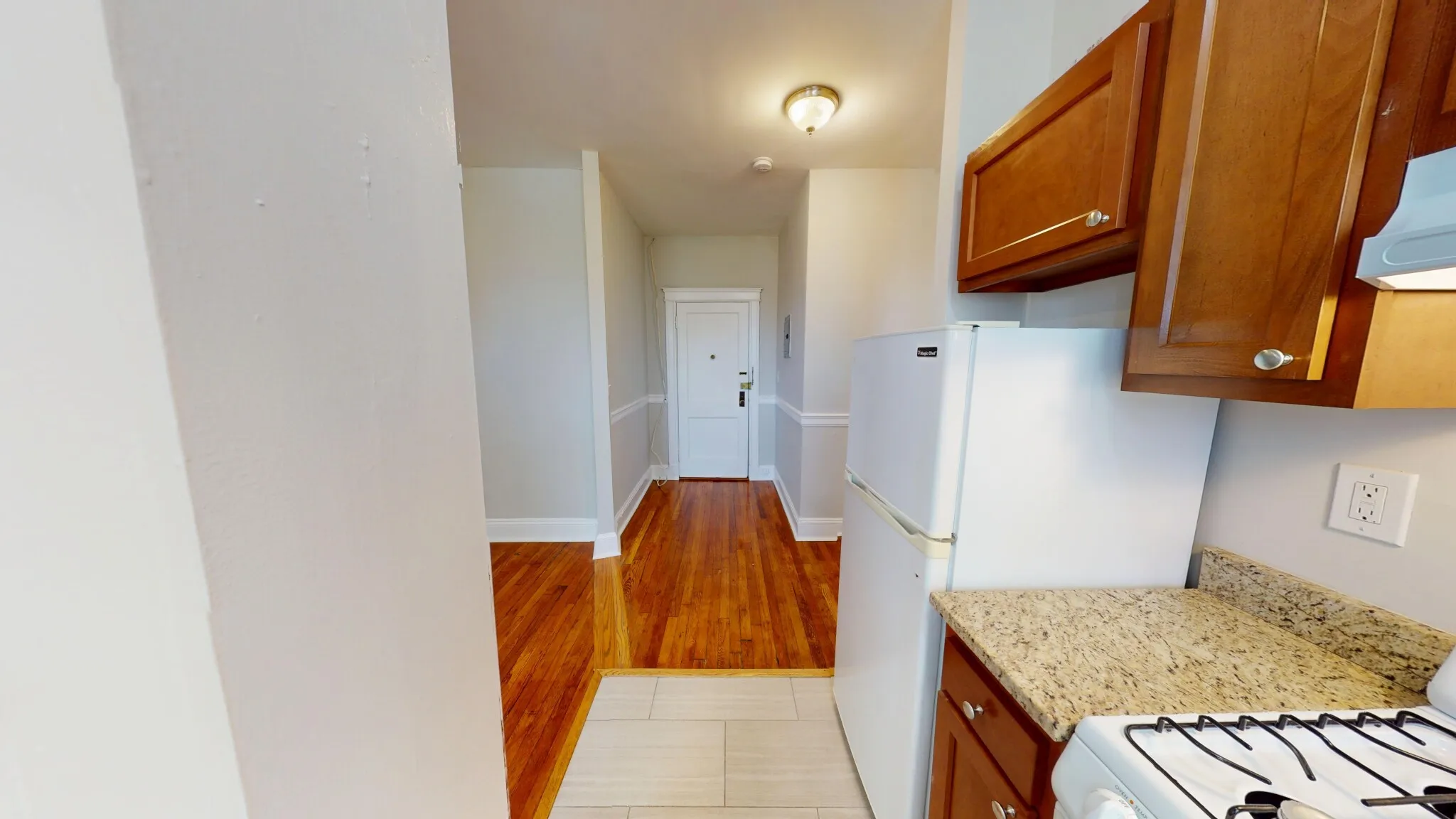 Studio bed, 1 bath apartment for rent at 1193 Commonwealth Ave Unit 22, Allston — photo 2 of 10