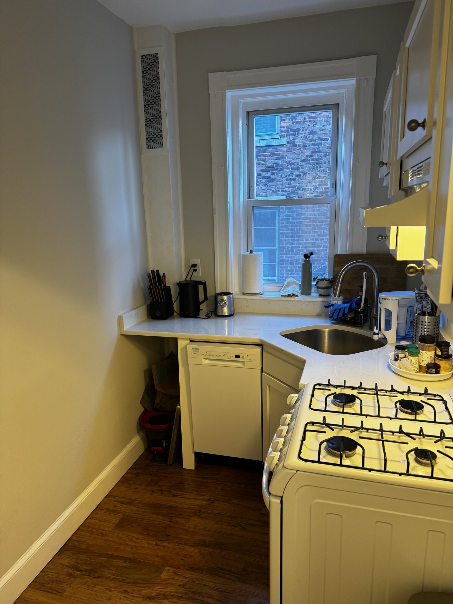 Studio bed, 1 bath apartment for rent at 1193 Commonwealth Ave Unit 9, Allston — photo 20 of 28