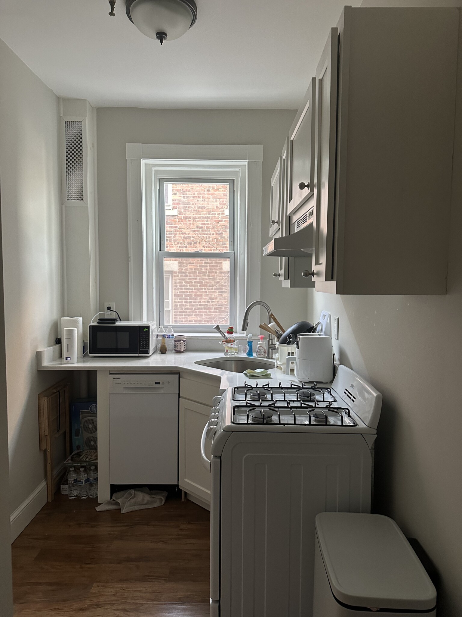Studio bed, 1 bath apartment for rent at 1193 Commonwealth Ave Unit 9, Allston — photo 12 of 28