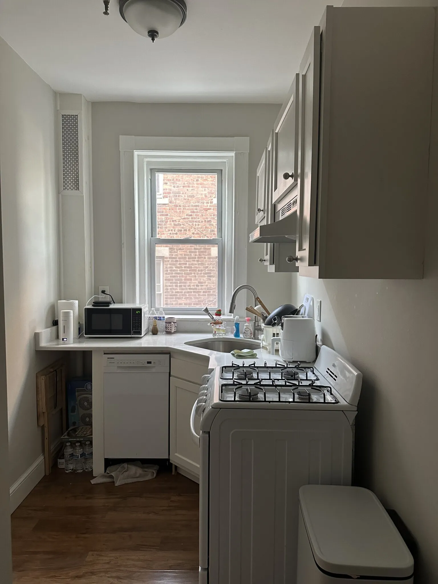 Studio bed, 1 bath apartment for rent at 1193 Commonwealth Ave Unit 9, Allston — photo 10 of 26