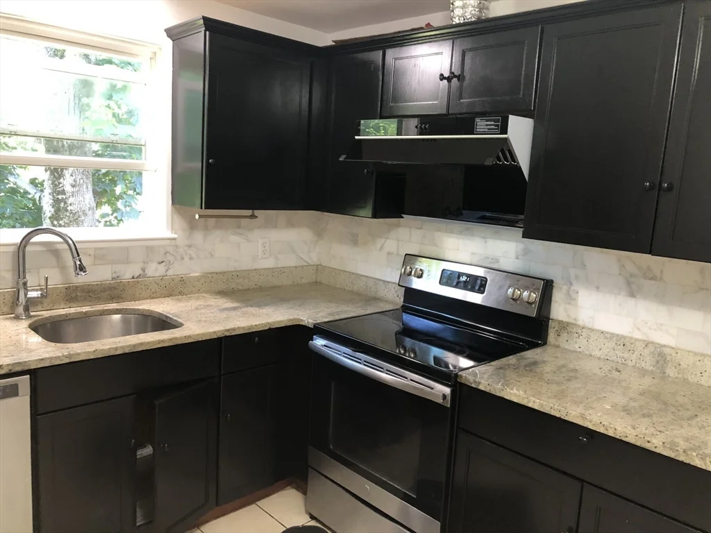 3 bed, 1 bath apartment for rent at 1195 Boylston St Unit 1195, Newton Upper Falls — photo 3 of 13