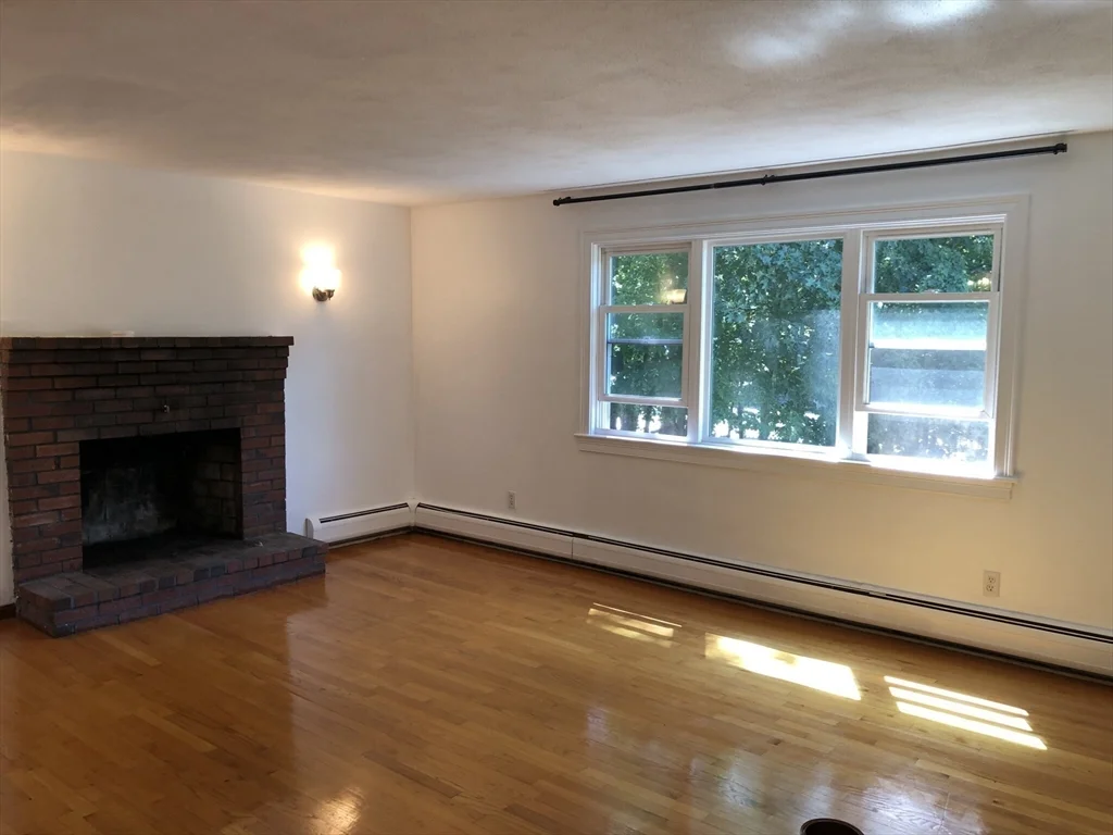 3 bed, 1 bath apartment for rent at 1195 Boylston St Unit 1195, Newton Upper Falls — photo 2 of 13