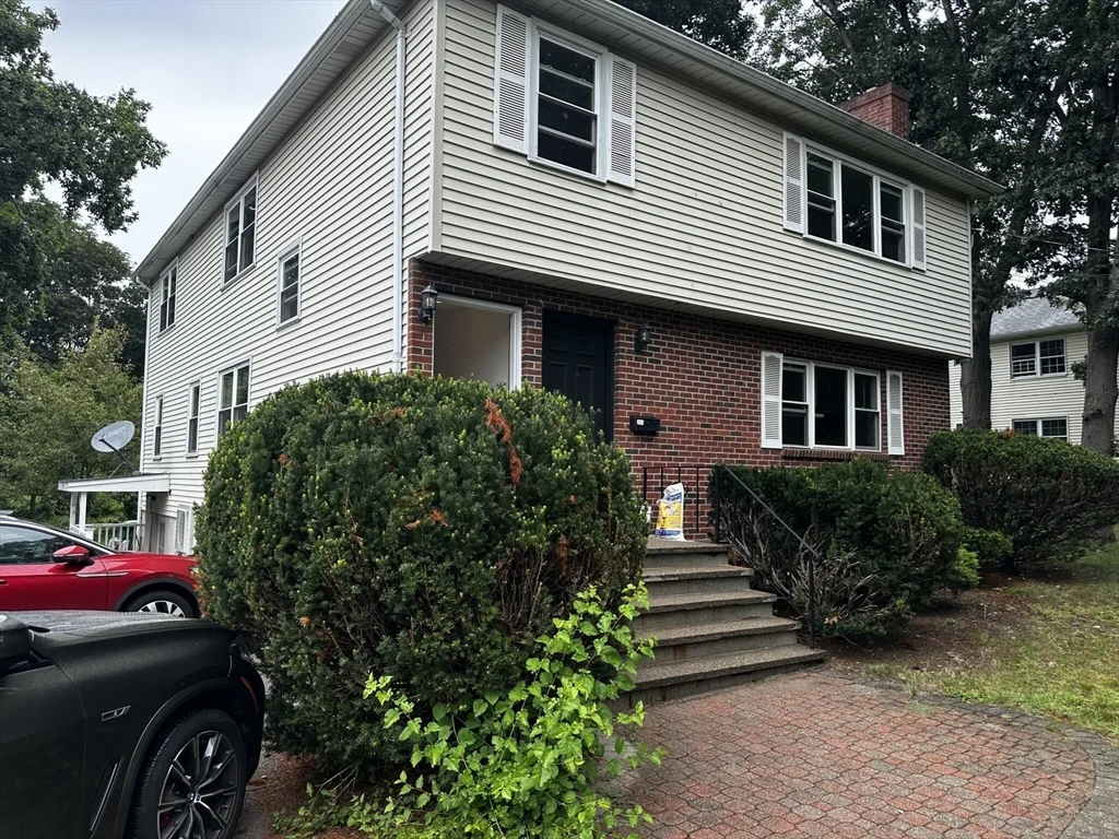 3 bed, 1 bath apartment for rent at 1195 Boylston St Unit 1195, Newton Upper Falls — photo 1 of 13