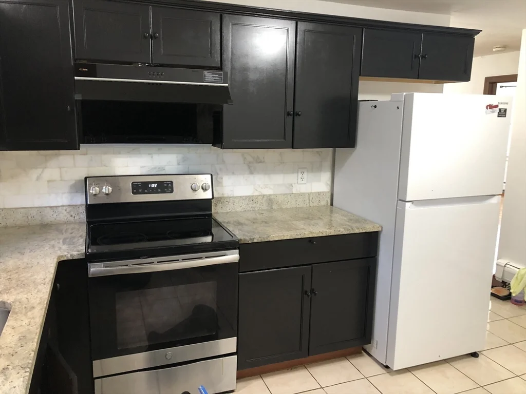 3 bed, 1 bath apartment for rent at 1195 Boylston St Unit 1195, Newton Upper Falls — photo 4 of 13