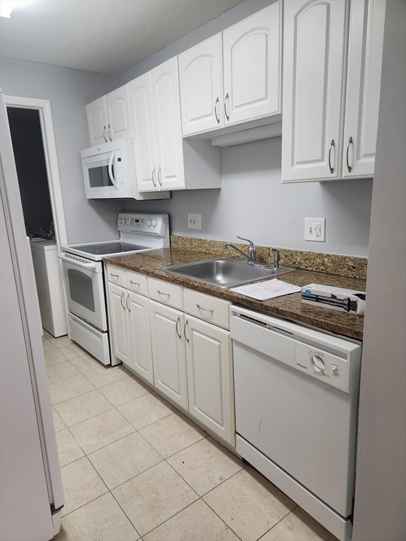 2 bed, 1 bath apartment for rent at 1195 Grafton St Unit 2, Worcester — photo 3 of 19