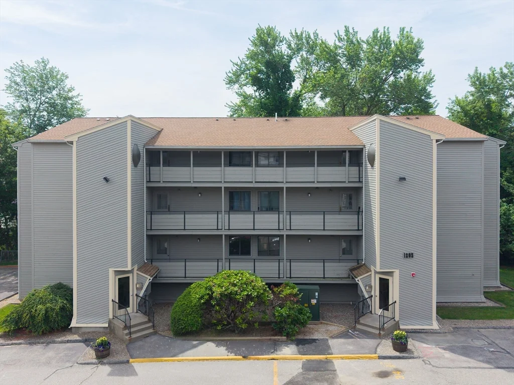 2 bed, 1 bath apartment for rent at 1195 Grafton St Unit 39, Worcester — photo 1 of 16