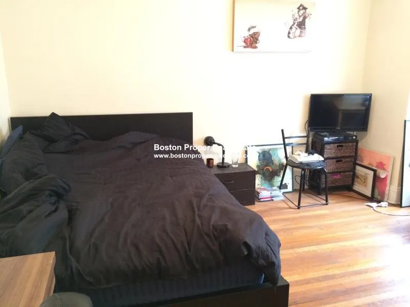 Studio bed, 1 bath apartment for rent at 1197 Boylston St Unit 22, Fenway — photo 3 of 7