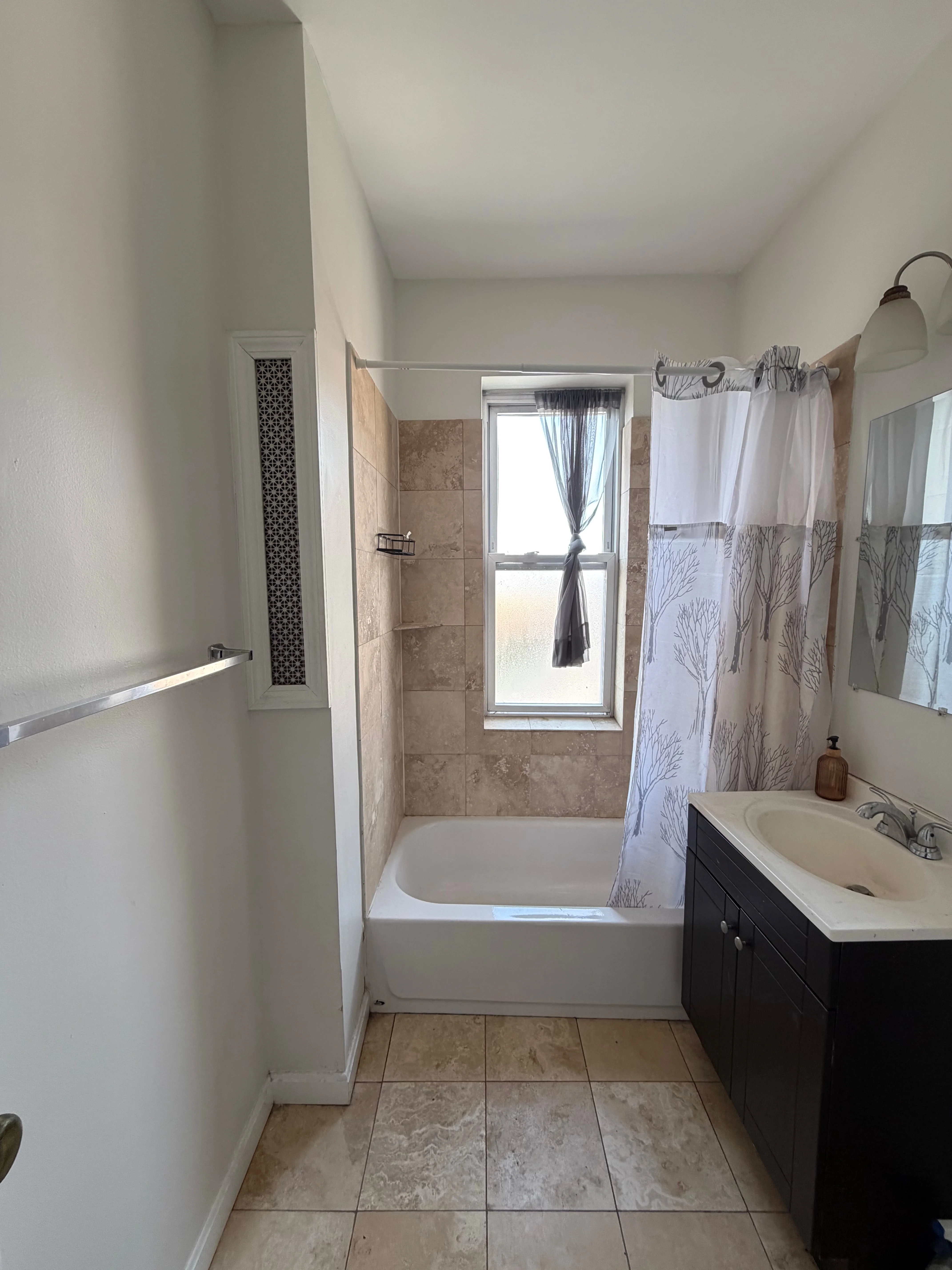 Studio bed, 1 bath apartment for rent at 1197 Commonwealth Ave Unit 17, Allston — photo 4 of 4