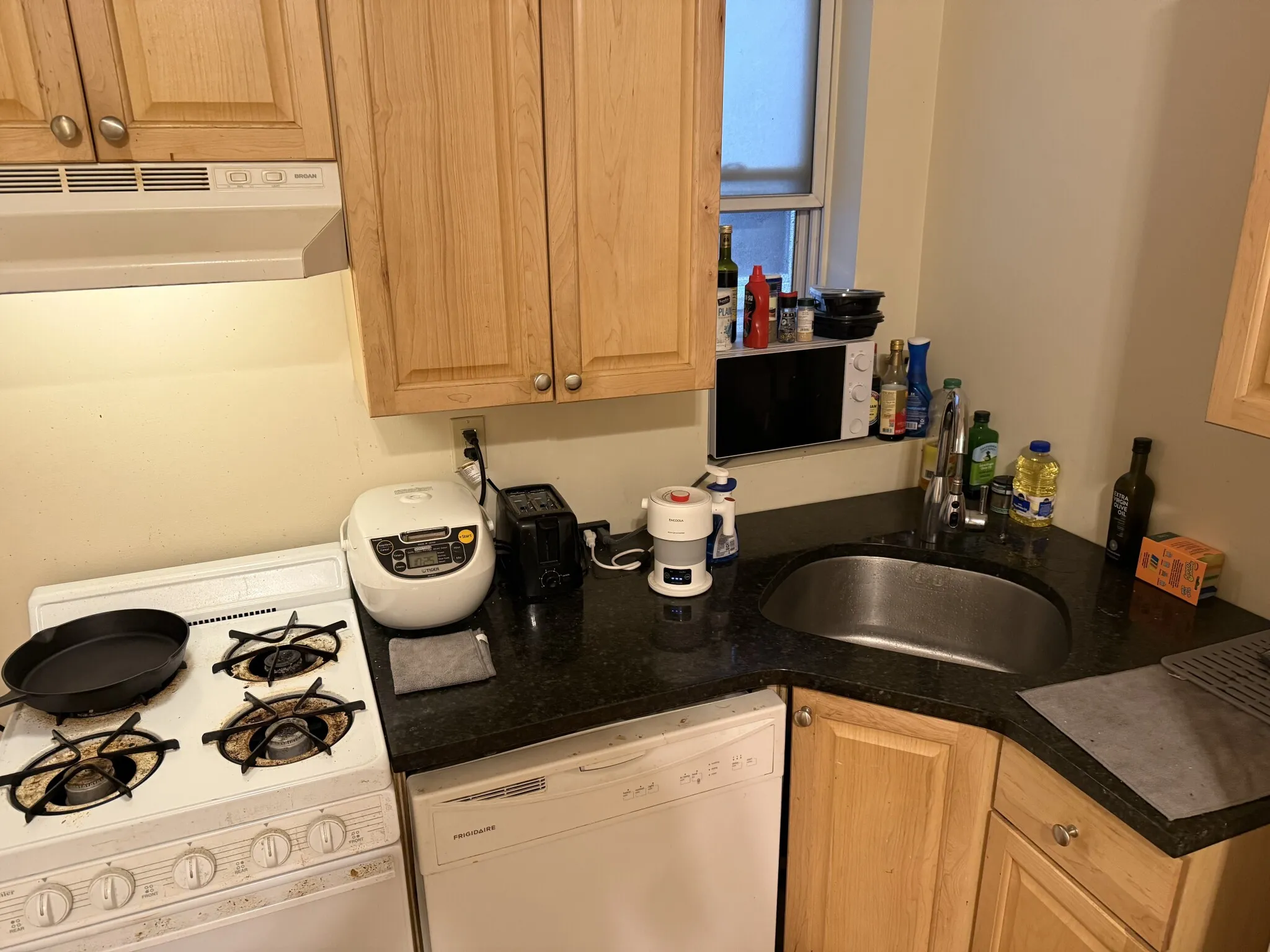 2 bed, 1 bath apartment for rent at 1197 Commonwealth Ave Unit 3, Allston — photo 8 of 21