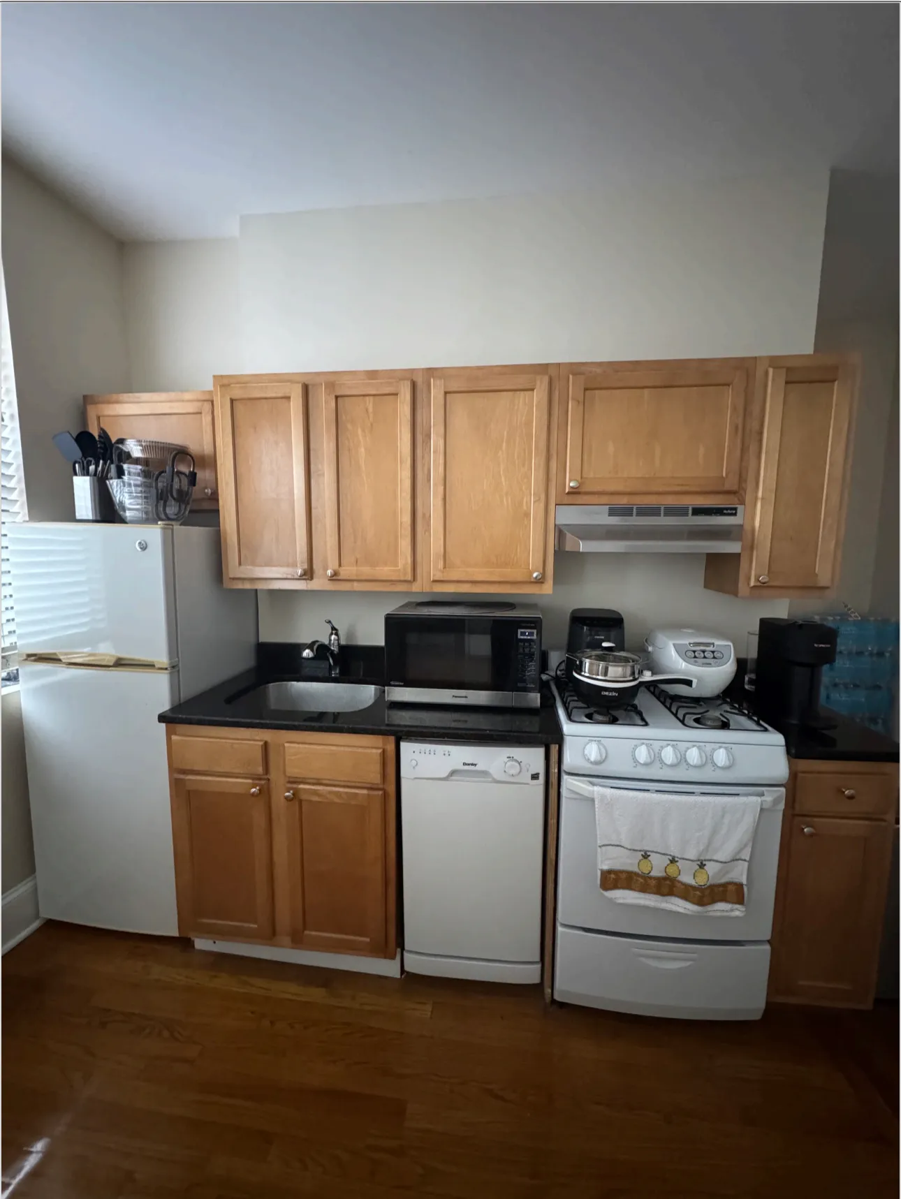 Studio bed, 1 bath apartment for rent at 1198 Commonwealth Ave Unit 10, Brighton — photo 2 of 9
