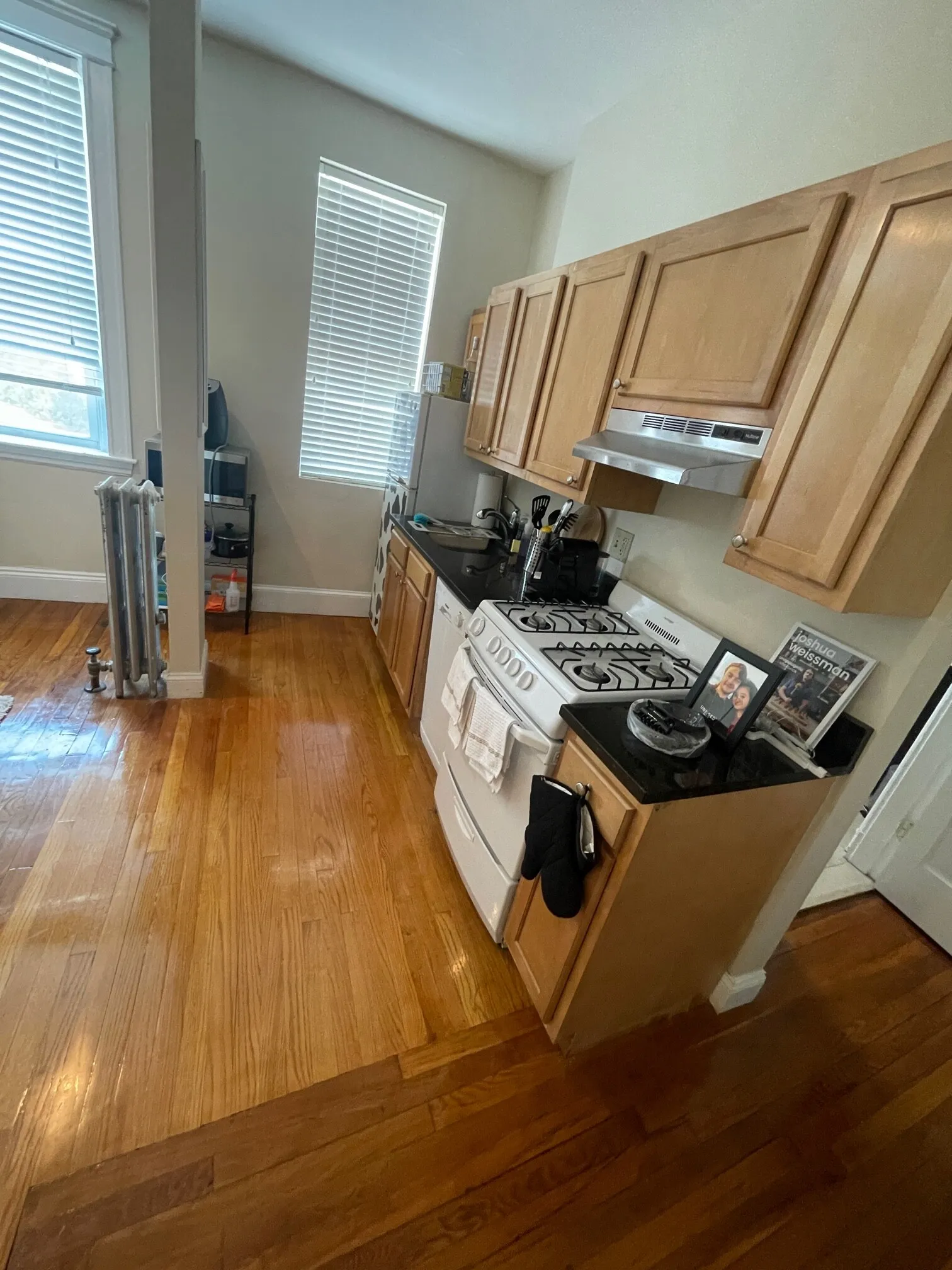 Studio bed, 1 bath apartment for rent at 1198 Commonwealth Ave Unit 10, Brighton — photo 4 of 9