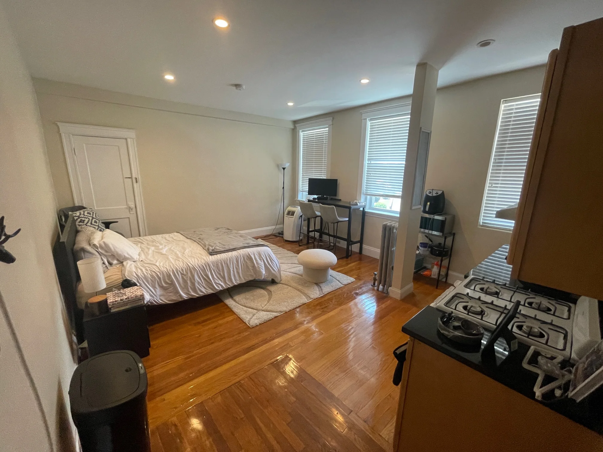 Studio bed, 1 bath apartment for rent at 1198 Commonwealth Ave Unit 10, Brighton — photo 6 of 9