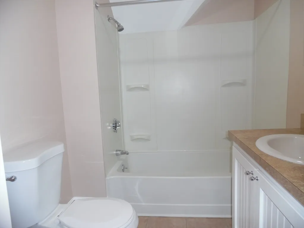 3 bed, 1 bath apartment for rent at 1199 Rodman St Unit 3, Fall River — photo 2 of 8
