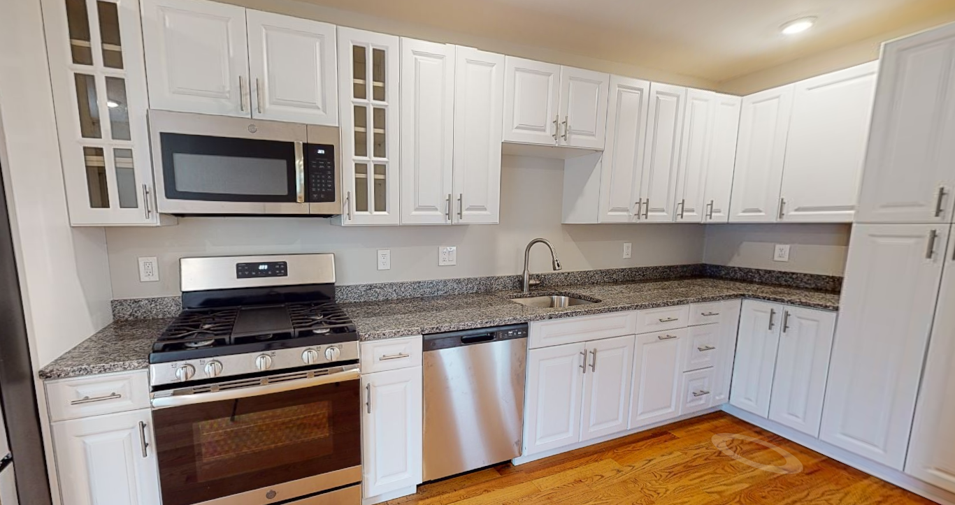 3 bed, 2 bath apartment for rent at 11a Beacon St Unit 1, Ward Two — photo 3 of 17