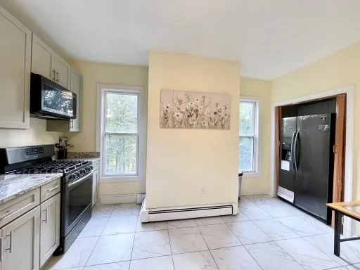 6 bed, 3 bath apartment for rent at 11A Bowdoin Ave Unit 2B, Dorchester — photo 14 of 33