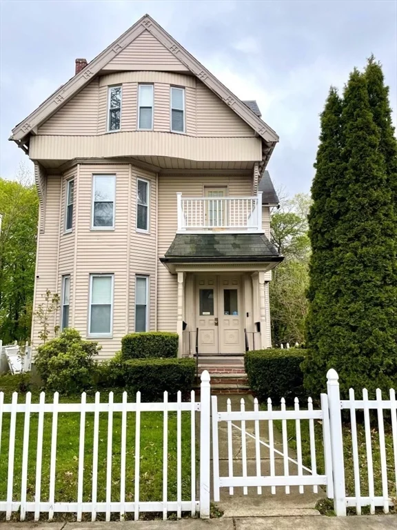 6 bed, 3 bath apartment for rent at 11A Bowdoin Ave Unit 2B, Dorchester — photo 28 of 33