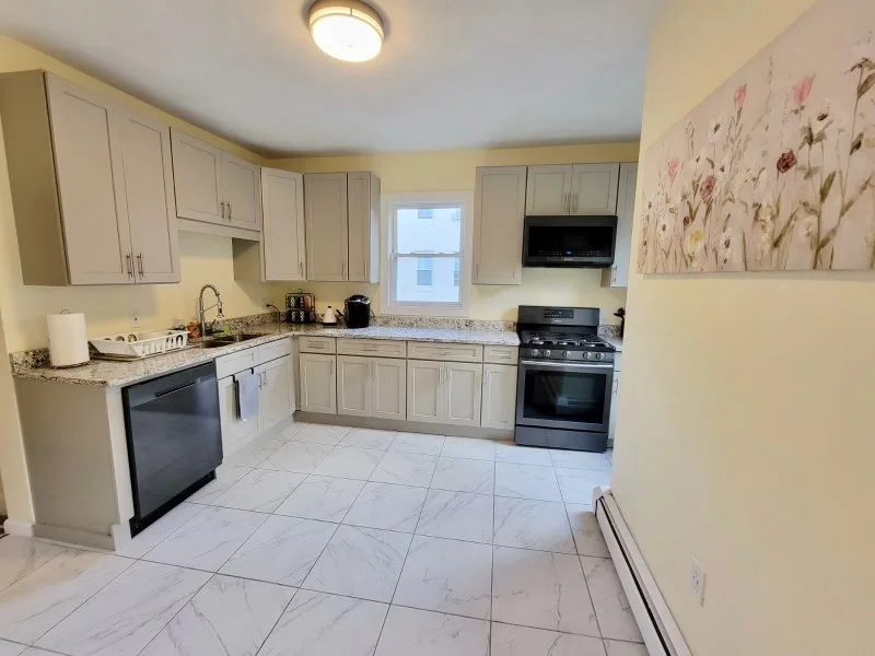 6 bed, 3 bath apartment for rent at 11A Bowdoin Ave Unit 2B, Dorchester — photo 13 of 33