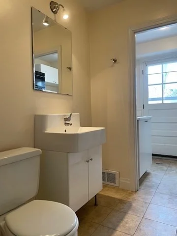 Studio bed, 1 bath apartment for rent at 11A Briarfield Rd Unit A, Milton — photo 8 of 9