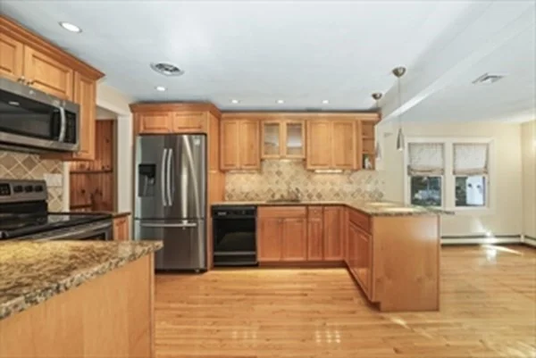 3 bed, 1 bath apartment for rent at 11A Centre Ln Unit 11A, West Roxbury — photo 6 of 20