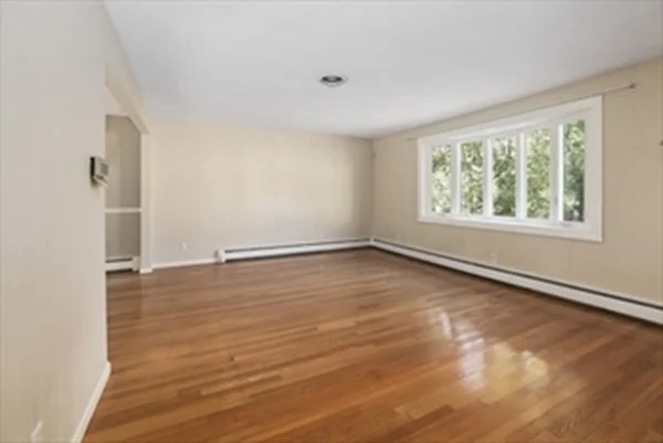 3 bed, 1 bath apartment for rent at 11A Centre Ln Unit 11A, West Roxbury — photo 3 of 20