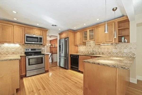 3 bed, 1 bath apartment for rent at 11A Centre Ln Unit 11A, West Roxbury — photo 8 of 20