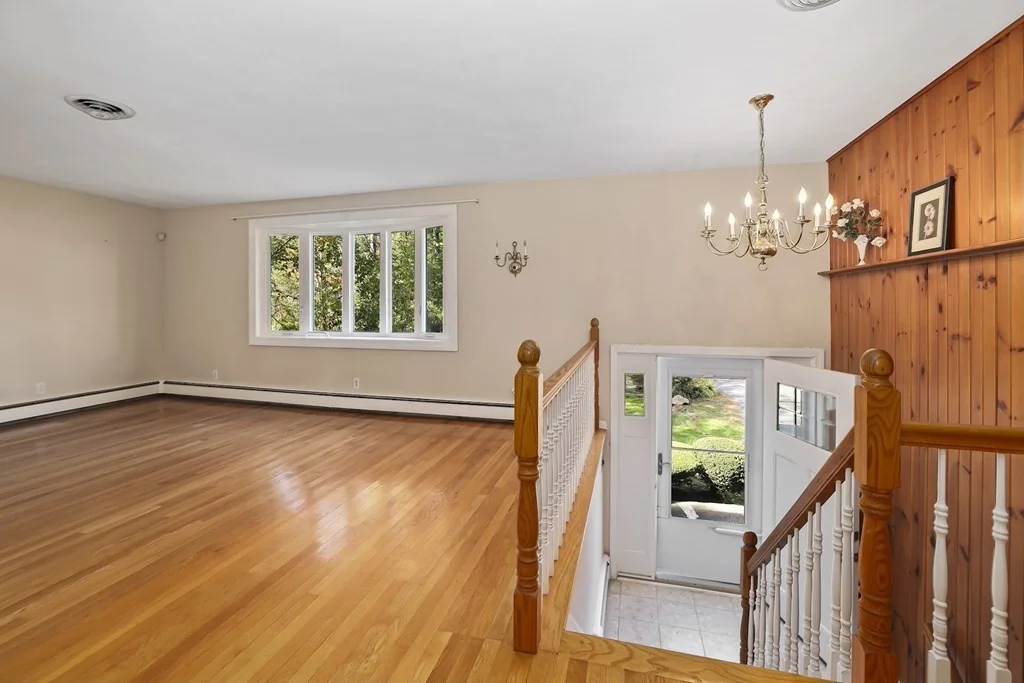 3 bed, 1 bath apartment for rent at 11A Centre Ln, West Roxbury — photo 2 of 20