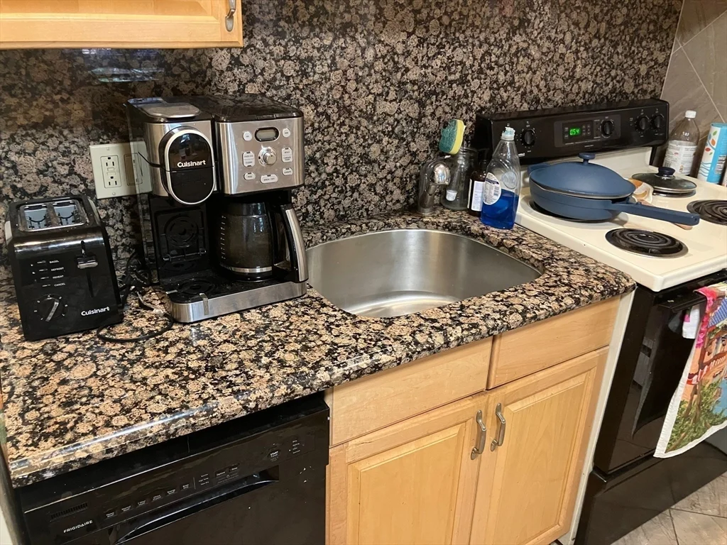 1 bed, 1 bath apartment for rent at 11A Hanson St Unit 1, South End — photo 6 of 18