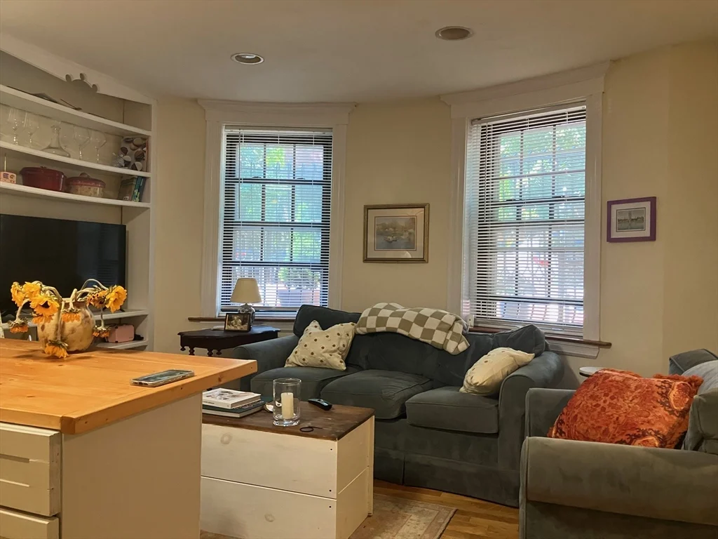 1 bed, 1 bath apartment for rent at 11A Hanson St Unit 1, South End — photo 2 of 18