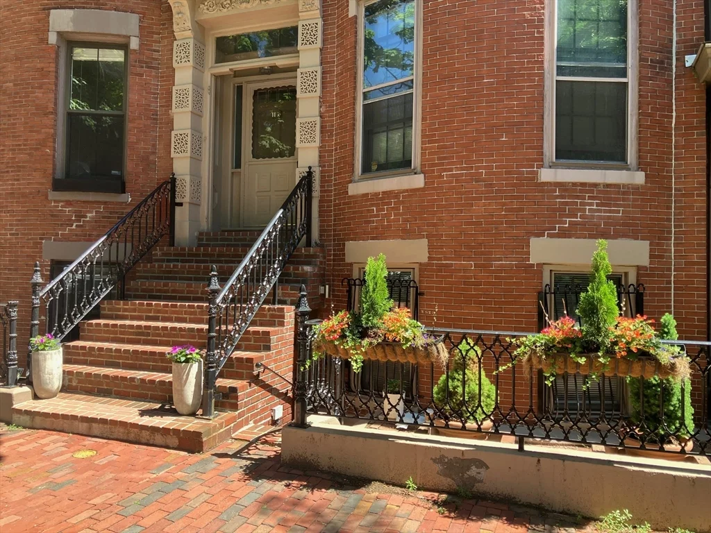 1 bed, 1 bath apartment for rent at 11A Hanson St Unit 1, South End