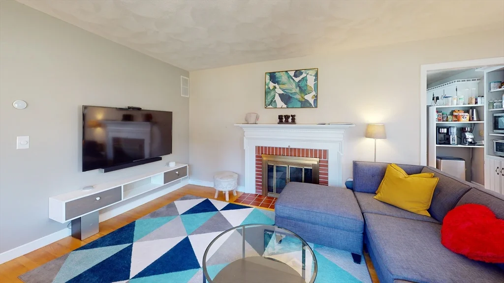 3 bed, 2 bath apartment for rent at 11A Pearl, North Woburn — photo 4 of 12