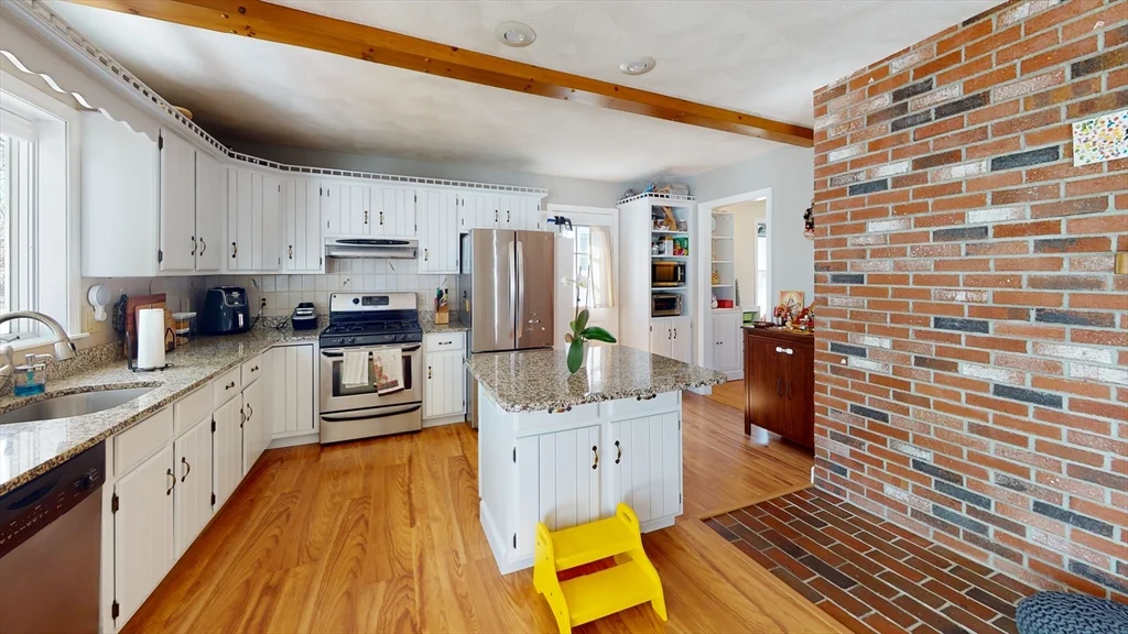 3 bed, 2 bath apartment for rent at 11A Pearl, North Woburn