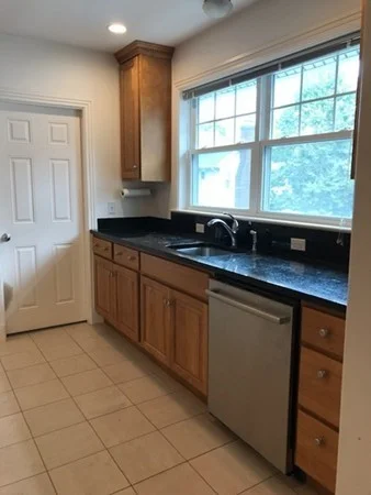 3 bed, 1 bath apartment for rent at 12-14 Dalton Rd Unit 12, Belmont — photo 5 of 14