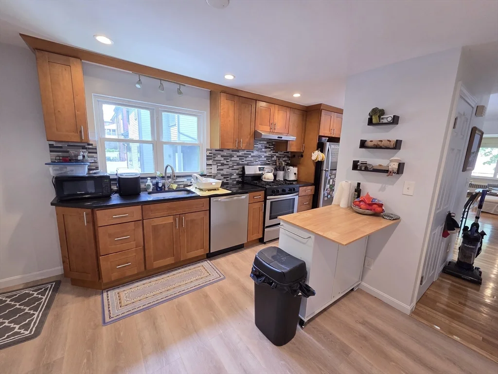 3 bed, 1 bath apartment for rent at 12-14 Louise Rd Unit 14, Chestnut Hill — photo 5 of 16