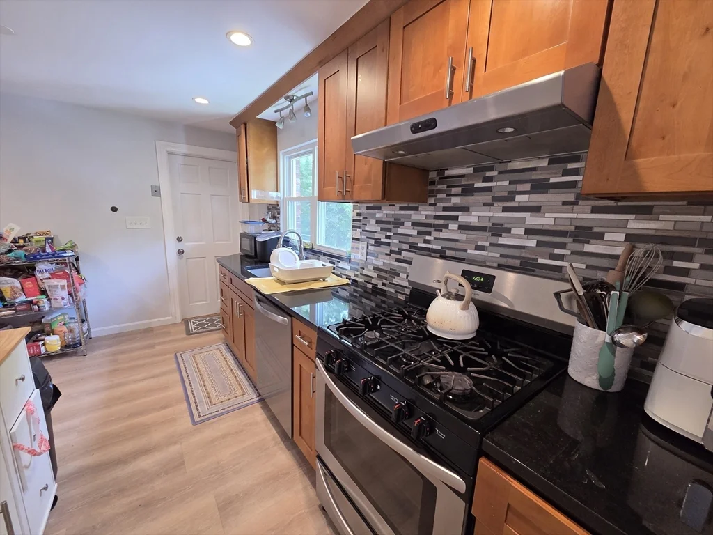 3 bed, 1 bath apartment for rent at 12-14 Louise Rd Unit 14, Chestnut Hill — photo 4 of 16