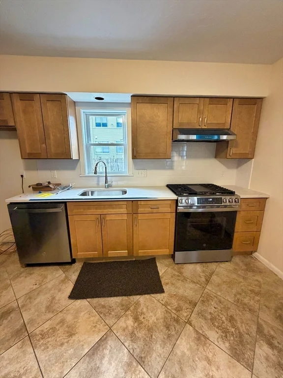 2 bed, 1 bath apartment for rent at 12-14 Mckenn St Unit 4, Waltham — photo 2 of 11