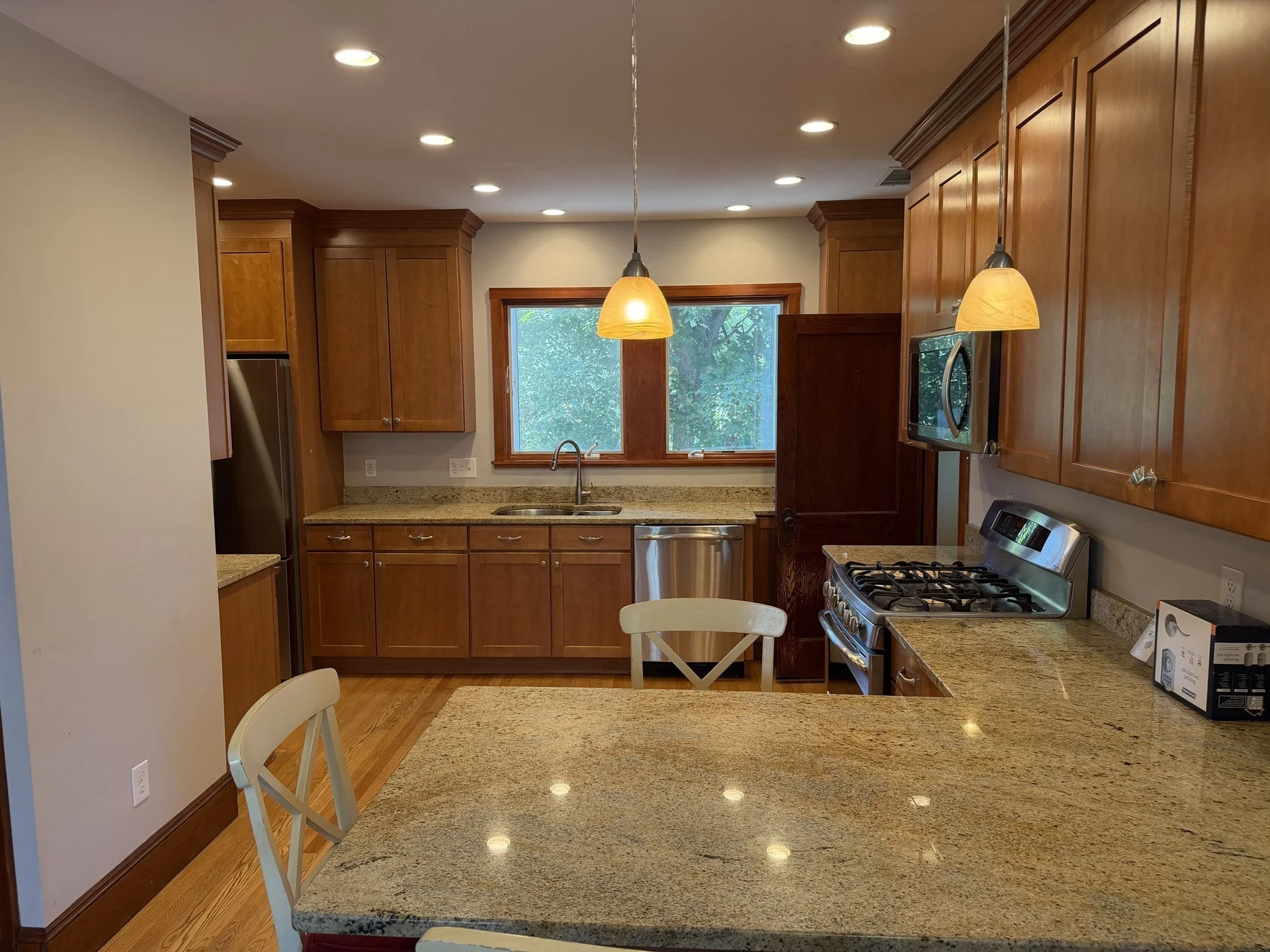 4 bed, 2 bath apartment for rent at 12-14 Warwick Rd Unit 14, Belmont — photo 8 of 27