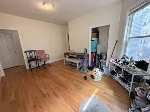 4 bed, 1 bath apartment for rent at 12-14 Weld Hill Unit 1, Jamaica Plain — photo 2 of 12