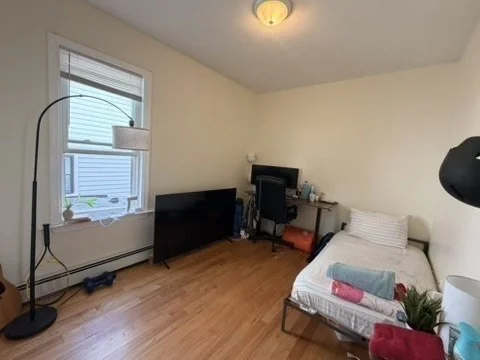 4 bed, 1 bath apartment for rent at 12-14 Weld Hill Unit 1, Jamaica Plain — photo 8 of 12